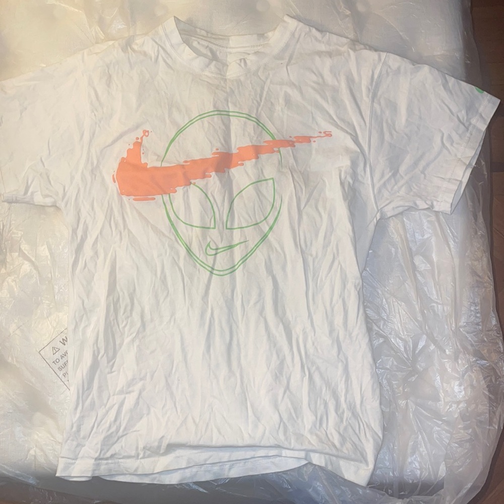 Mens nike shirt size small good condition